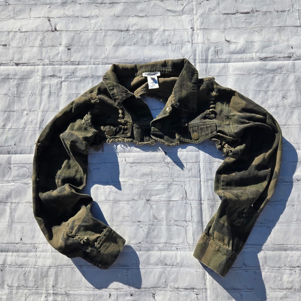 Better Be Camo Ultra Cropped Trucker Jacket Distressed Y2K McBling Grunge Medium
